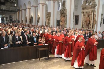 Mit rund 1200 Frauen und Männern feierte Weihbischof Ulrich Boom im KIliansdom  beim Wallfahrtstag der Räte und Politiker einen Gottesdienst.