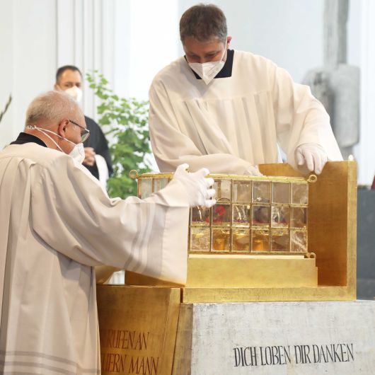 Mit einem feierlichen Pontifikalgottesdienst ist am Sonntag, 4. Juli, im Würzburger Kiliansdom die Kiliani-Wallfahrtswoche 2021 eröffnet worden.