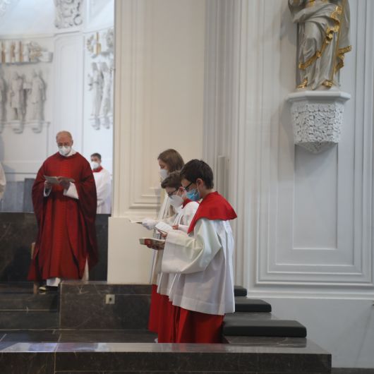 Weihbischof Ulrich Boom hat anlässlich der Kiliani-Wallfahrtswoche mit den Ministranten einen Gottesdienst im Würzburger Dom gefeiert.