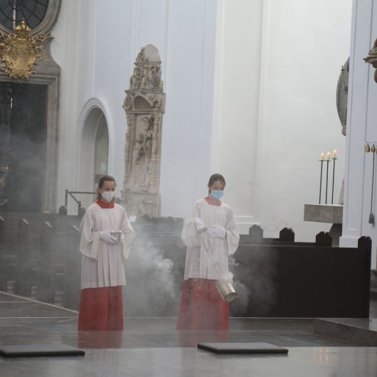 Weihbischof Ulrich Boom hat anlässlich der Kiliani-Wallfahrtswoche mit den Ministranten einen Gottesdienst im Würzburger Dom gefeiert.