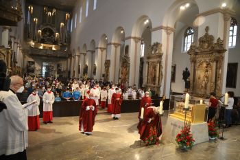Rund 110 Ministranten feierten mit Weihbischof Ulrich Boom am Montagabend, 5. Juli, einen Gottesdienst.