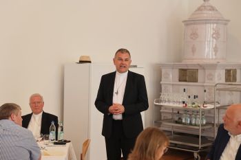 Regens Domvikar Peter Göttke begrüßte die Gäste im Priesterseminar.