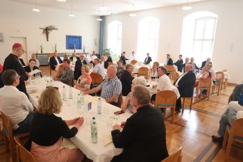 Im Zeichen der deutsch-irischen Begegnung stand das Mittagessen im Würzburger Priesterseminar.