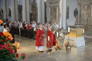 Bischof Dr. Franz Jung feierte am Dienstagvormittag, 5. Juli, einen Kiliani-Pontifikalgottesdienst für die Gläubigen aus der Region Aschaffenburg und die Pfarrhausfrauen.