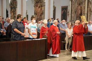 Mit einem Familiengottesdienst mit Bischof em. Dr. Friedhelm Hofmann ist am Sonntag, 10. Juli, die Kiliani-Wallfahrtswoche zu Ende gegangen.