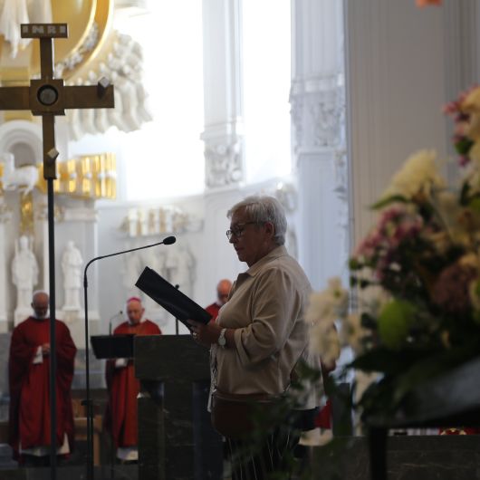 Weihbischof Ulrich Boom hat am Donnerstagvormittag, 29. Juni, einen Pontifikalgottesdienst für Ehejubilare im Würzburger Kiliansdom zelebriert.
