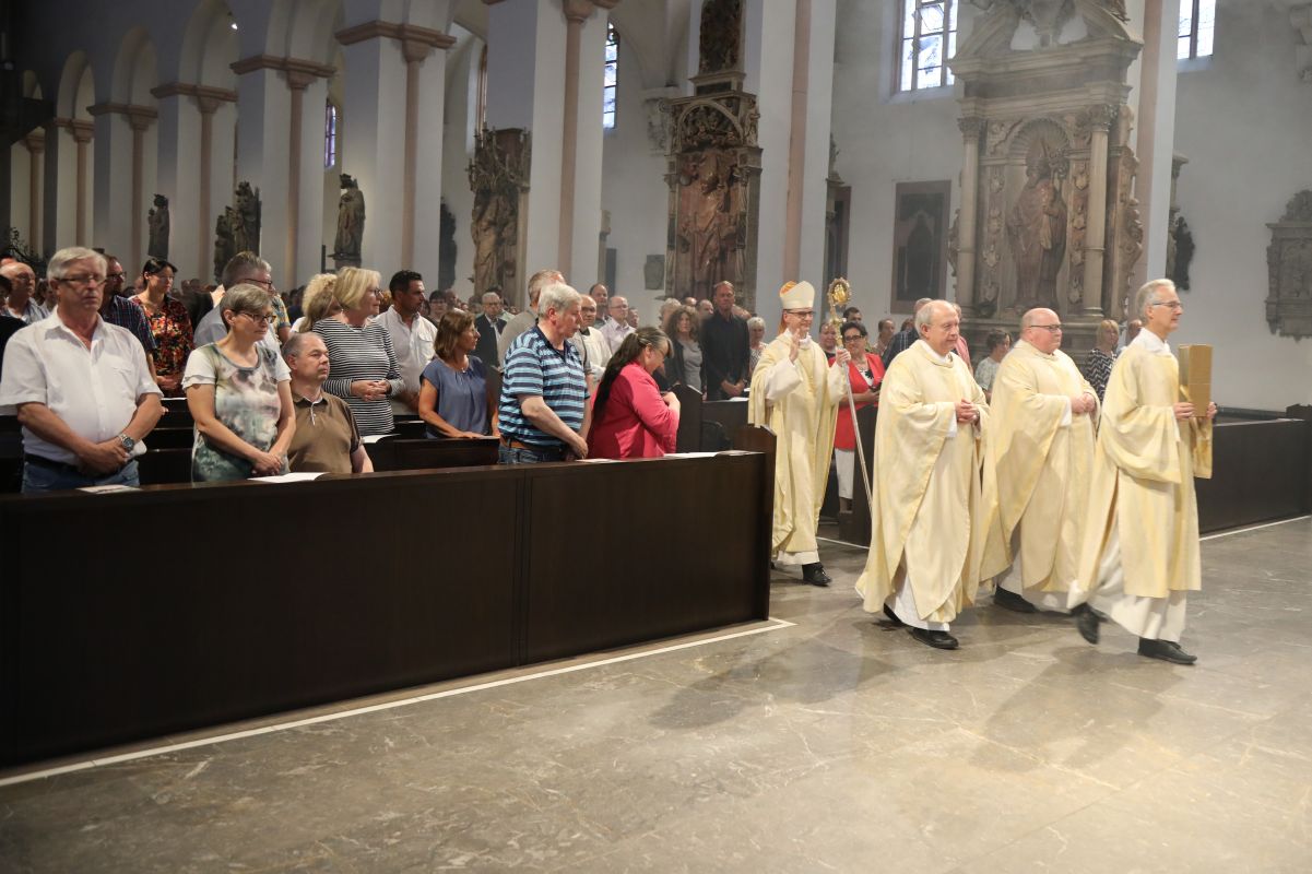 Einen Pontifikalgottesdienst für Paare, die seit 25 Jahren verheiratet sind, feierte Bischof Dr. Franz Jung am Donnerstagabend, 29. Juni 2023, im Kiliansdom.