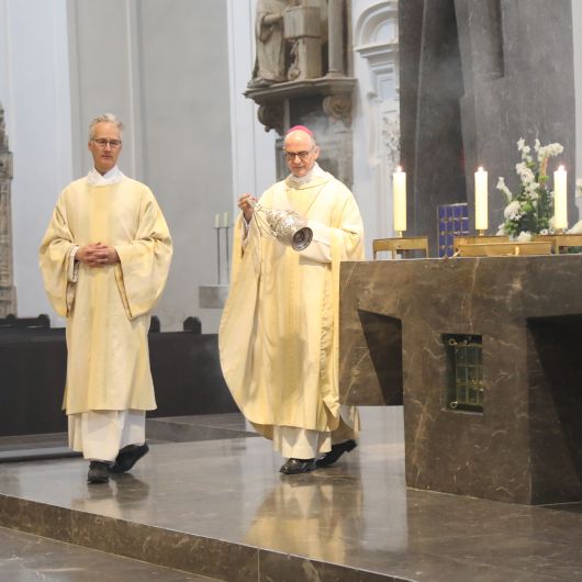 Einen Pontifikalgottesdienst für Paare, die seit 25 Jahren verheiratet sind, feierte Bischof Dr. Franz Jung am Donnerstagabend, 29. Juni 2023, im Kiliansdom.