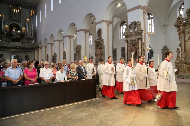 Bischof em. Dr. Friedhelm Hofmann hat am Freitagvormittag, 30. Juni, einen Pontifikalgottesdienst für Ehejubilare im Würzburger Kiliansdom gefeiert.