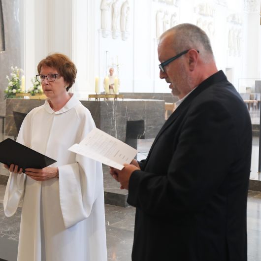 Einen Pontifikalgottesdienst für Paare, die seit 50, 60 und mehr Jahren verheiratet sind, feierte Bischof Dr. Franz Jung am Freitagnachmittag, 30. Juni 2023, im Kiliansdom.