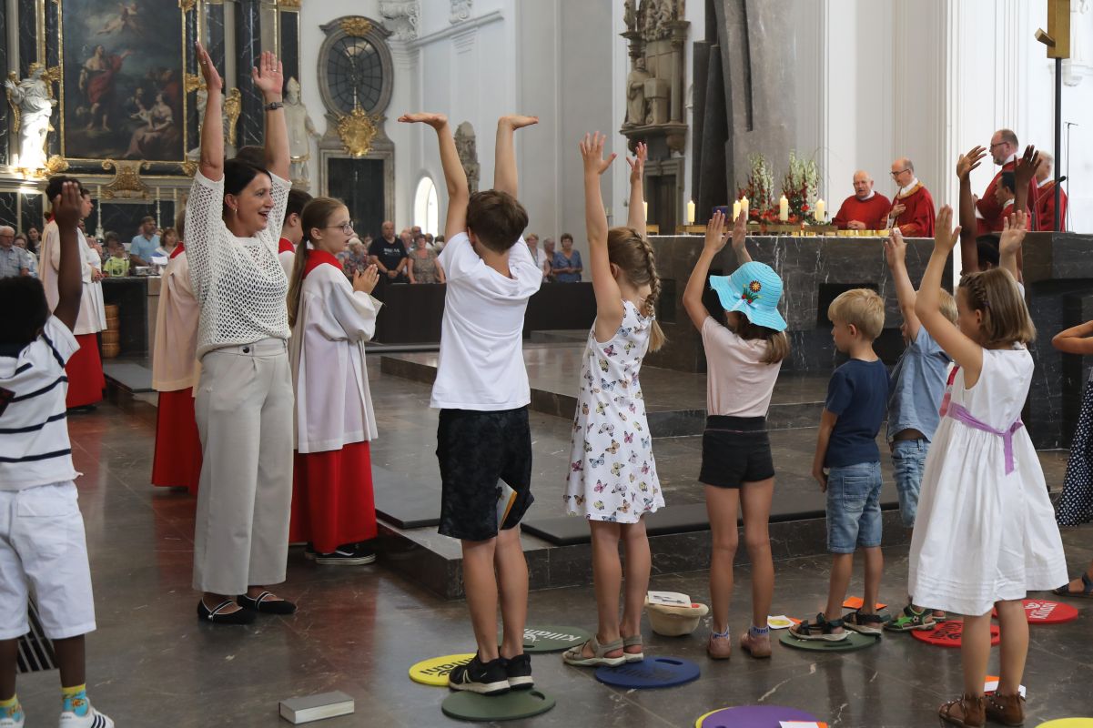 Mit einem Gottesdienst mit und für Familien mit Bischof Dr. Franz Jung ist am Sonntag, 9. Juli, die Kiliani-Wallfahrtswoche zu Ende gegangen.