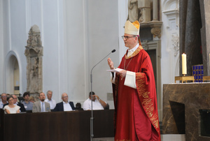 "Was ist meine Mission und warum arbeite ich bei der Kirche?" Diese Frage stellte Bischof Dr. Franz Jung in den Mittelpunkt seiner Predigt.